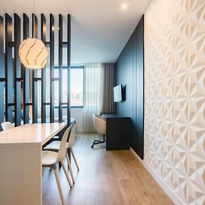 446 Gale Modern Apartment Elevator,Parking
